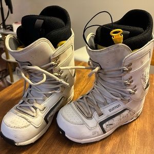 Burton white snowboard boots